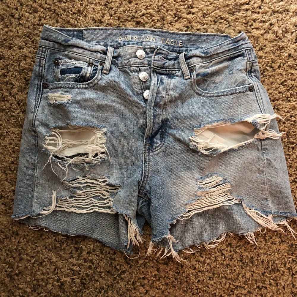 COPY - American Eagle 90s boyfriend shorts
